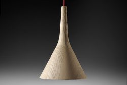 Lampe aus Südtiroler Fichtenholz Modell 1