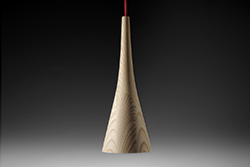 Lampe aus Südtiroler Fichtenholz Modell 1